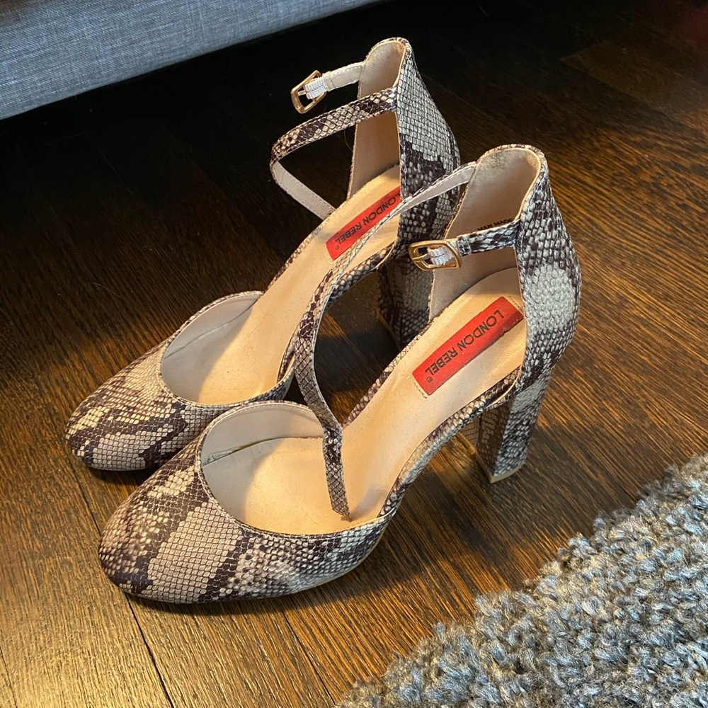 Snakeskin print heels size 8